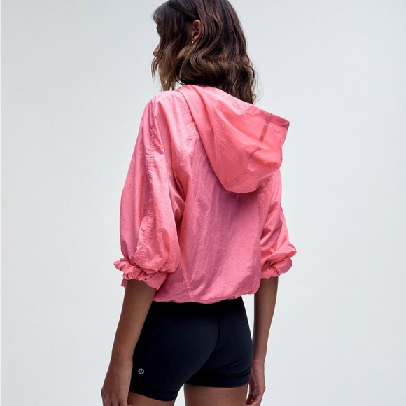 Lululemon Scuba Cropped Anorak Jacket, Blue, Size 8. Sold out color, NWT - Picture 3 of 3